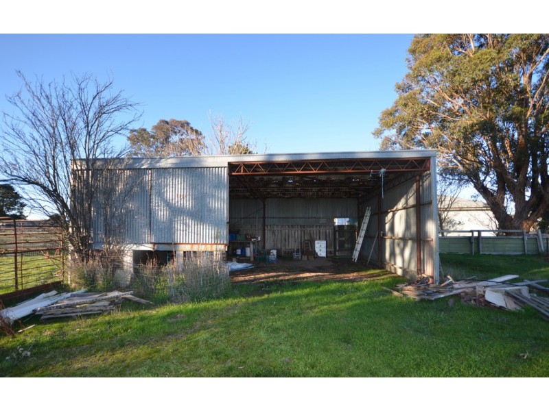 102 Montgomery Street, Skipton VIC 3361