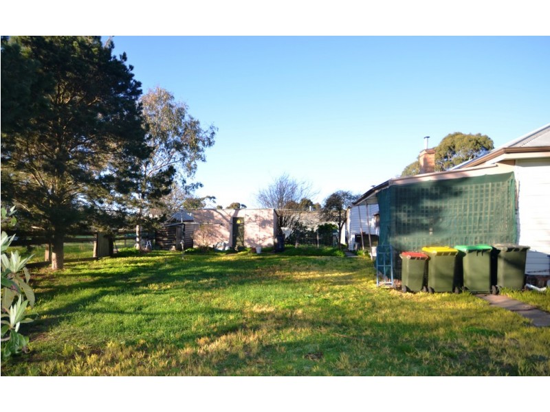 102 Montgomery Street, Skipton VIC 3361