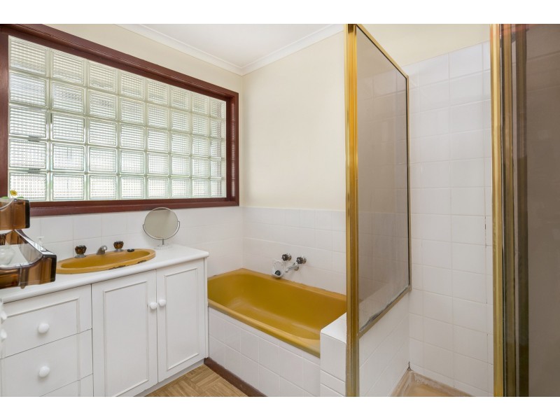 2 Lynne Court, Delacombe VIC 3356