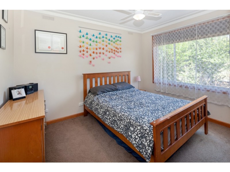 24 Vale Street, Alfredton VIC 3350