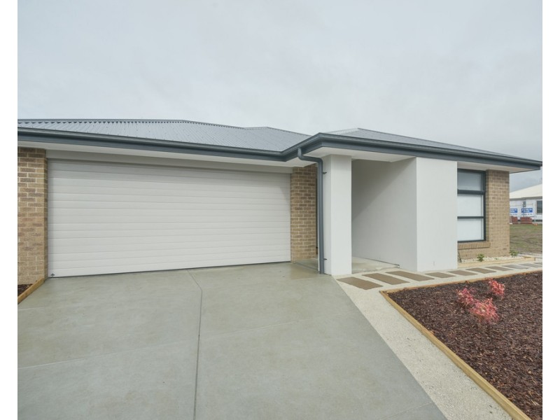 29 Cinnamon Drive, Lake Gardens VIC 3355