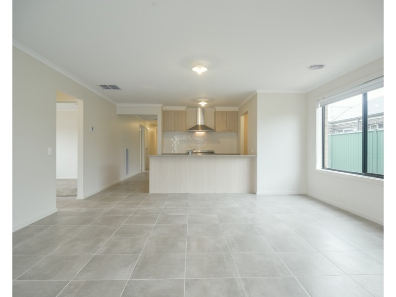 29 Cinnamon Drive, Lake Gardens VIC 3355