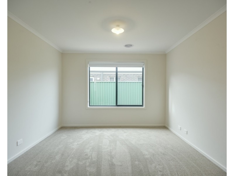 29 Cinnamon Drive, Lake Gardens VIC 3355