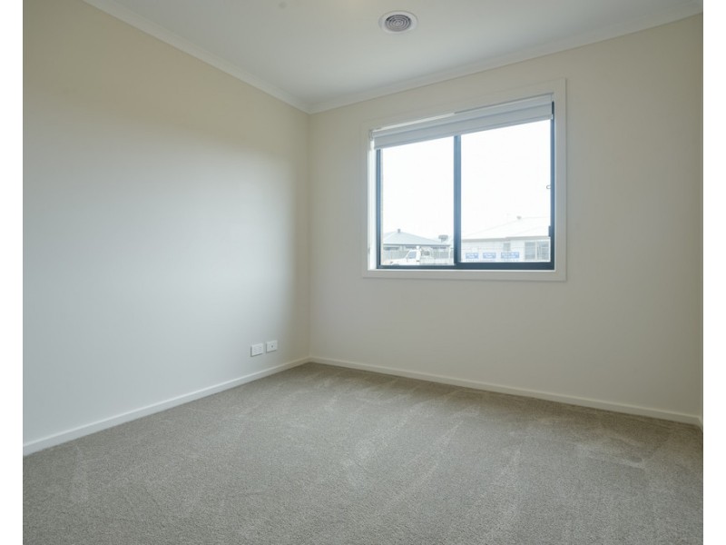 29 Cinnamon Drive, Lake Gardens VIC 3355