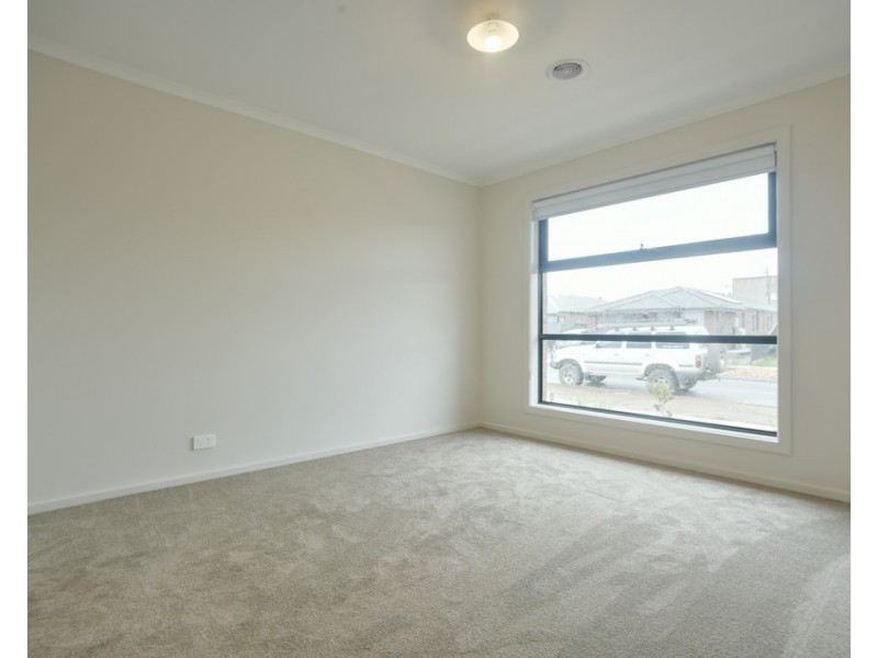 29 Cinnamon Drive, Lake Gardens VIC 3355