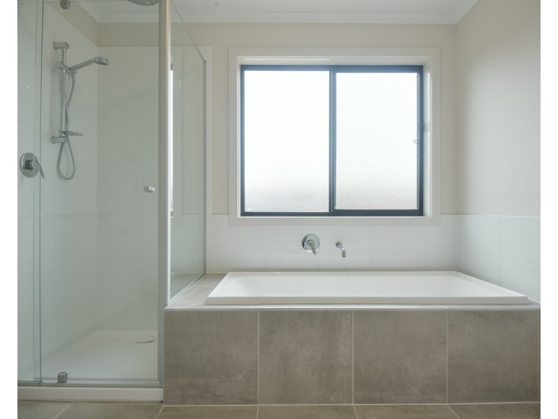 29 Cinnamon Drive, Lake Gardens VIC 3355