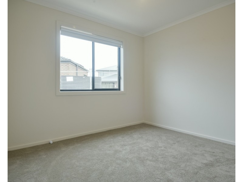 29 Cinnamon Drive, Lake Gardens VIC 3355