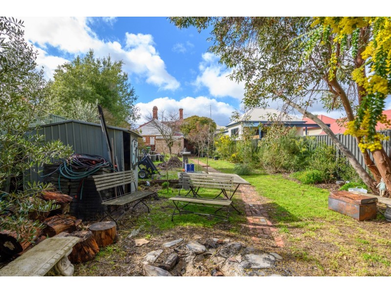 329 Armstrong Street North, Soldiers Hill VIC 3350