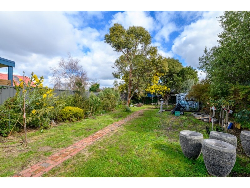 329 Armstrong Street North, Soldiers Hill VIC 3350