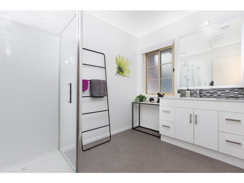 4 Hakea Court, Mount Helen VIC 3350