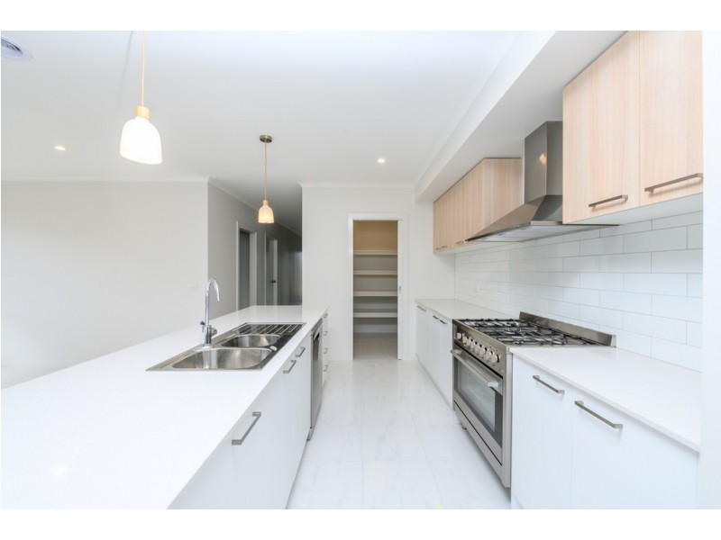 31 Roscommon Avenue, Alfredton VIC 3350