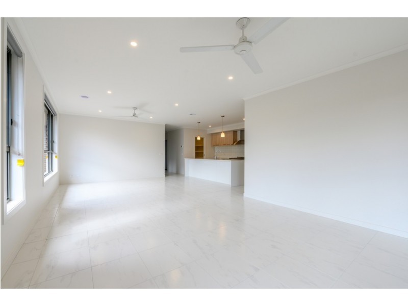 31 Roscommon Avenue, Alfredton VIC 3350