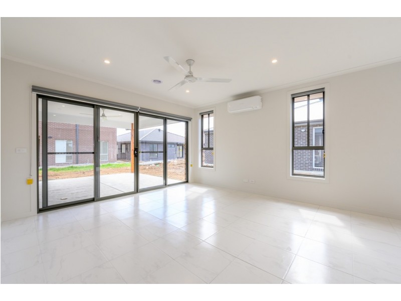 31 Roscommon Avenue, Alfredton VIC 3350