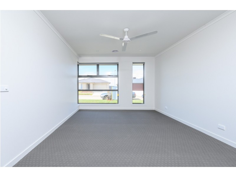 31 Roscommon Avenue, Alfredton VIC 3350