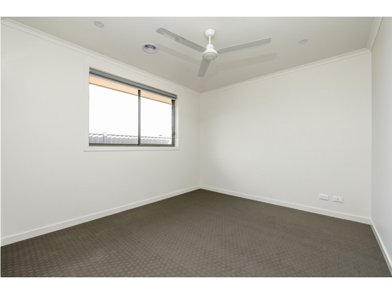 31 Roscommon Avenue, Alfredton VIC 3350