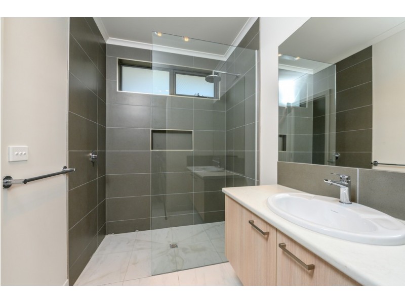 31 Roscommon Avenue, Alfredton VIC 3350