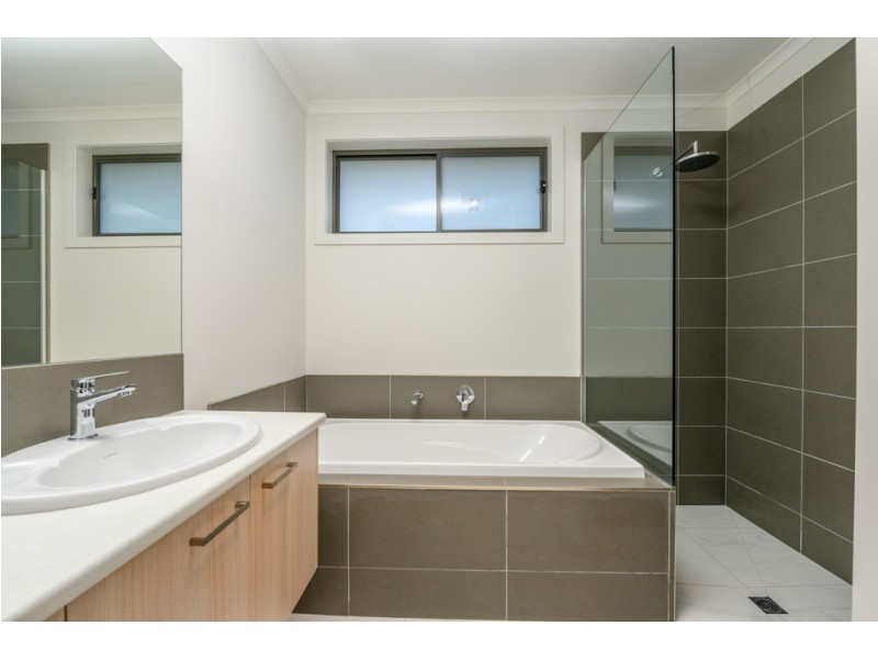 31 Roscommon Avenue, Alfredton VIC 3350