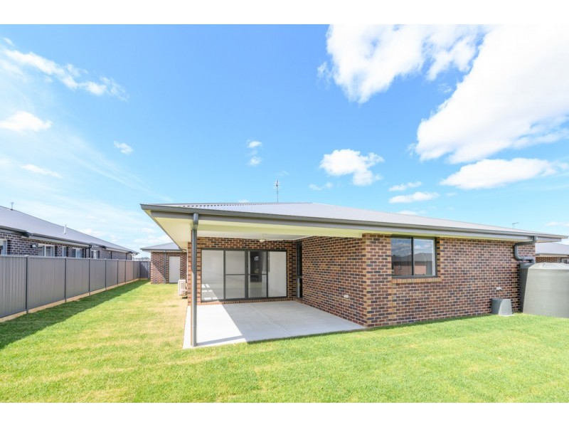 31 Roscommon Avenue, Alfredton VIC 3350
