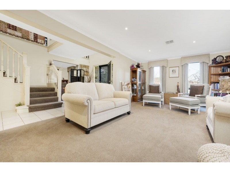 33 Robertson Drive, Alfredton VIC 3350