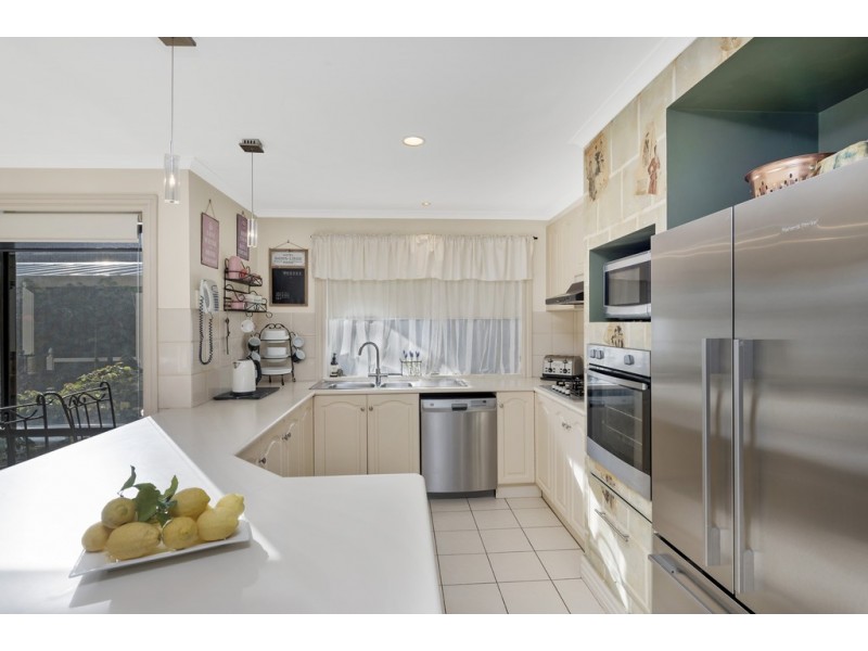 33 Robertson Drive, Alfredton VIC 3350