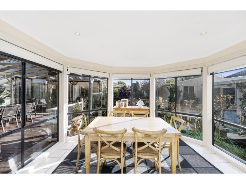 33 Robertson Drive, Alfredton VIC 3350