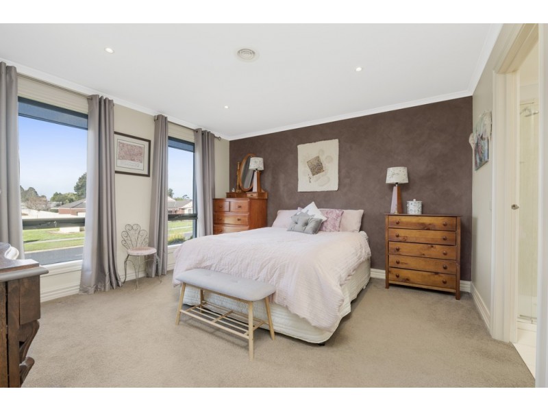 33 Robertson Drive, Alfredton VIC 3350