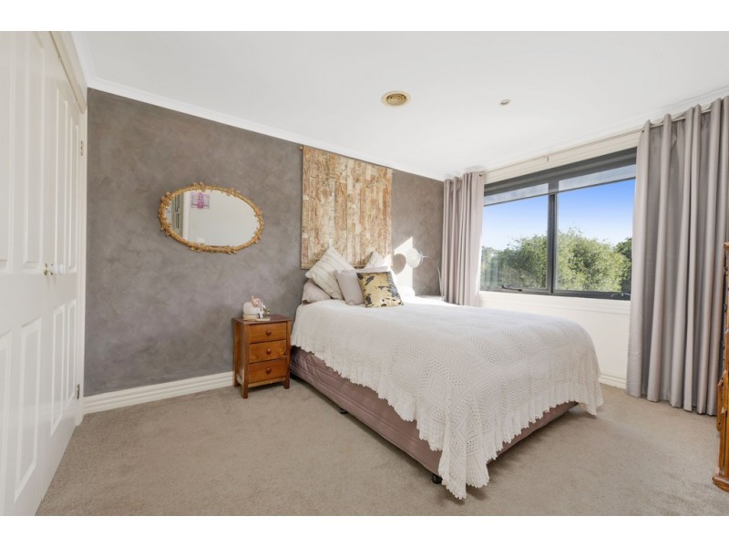 33 Robertson Drive, Alfredton VIC 3350