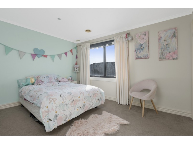 33 Robertson Drive, Alfredton VIC 3350