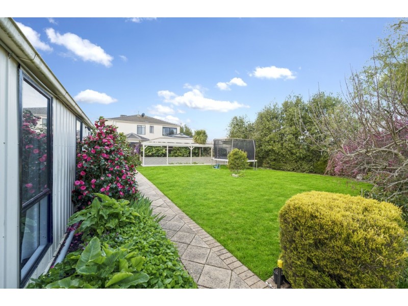 33 Robertson Drive, Alfredton VIC 3350
