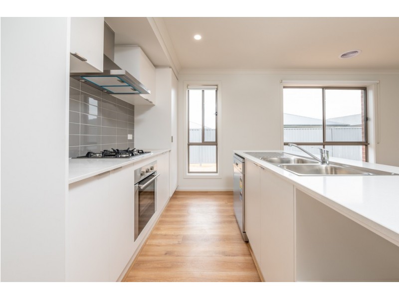 5 Roscommon Avenue, Alfredton VIC 3350