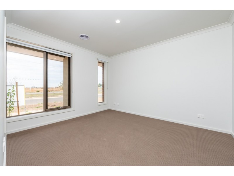 5 Roscommon Avenue, Alfredton VIC 3350