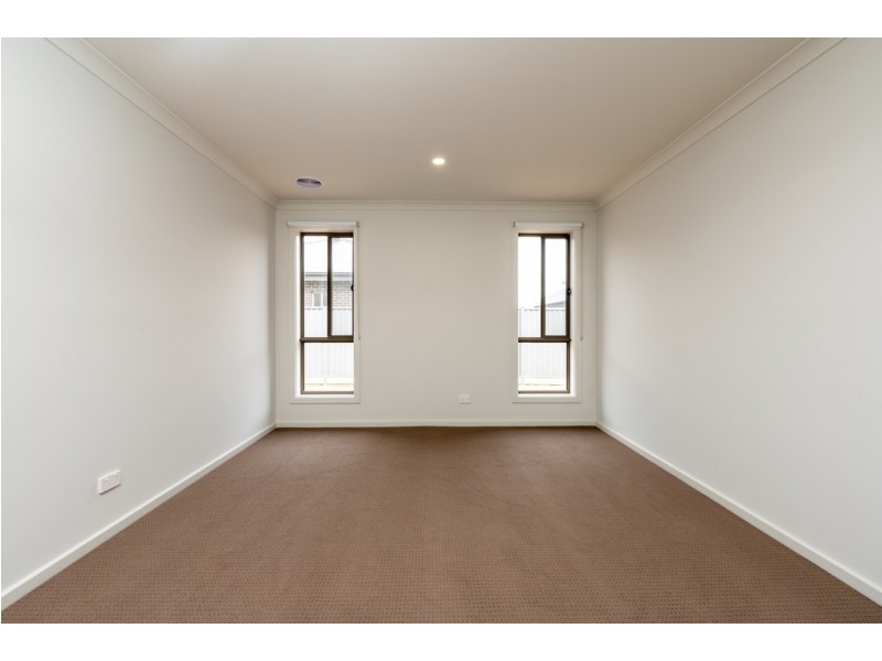 5 Roscommon Avenue, Alfredton VIC 3350