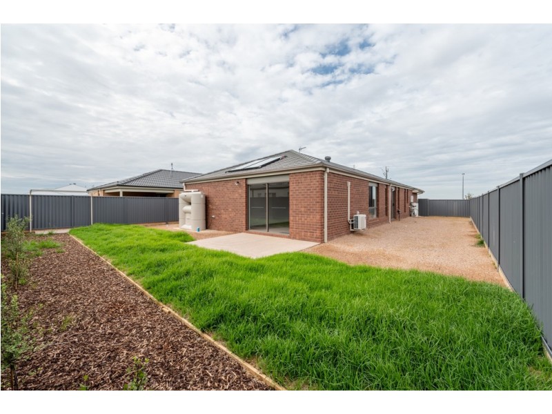 5 Roscommon Avenue, Alfredton VIC 3350