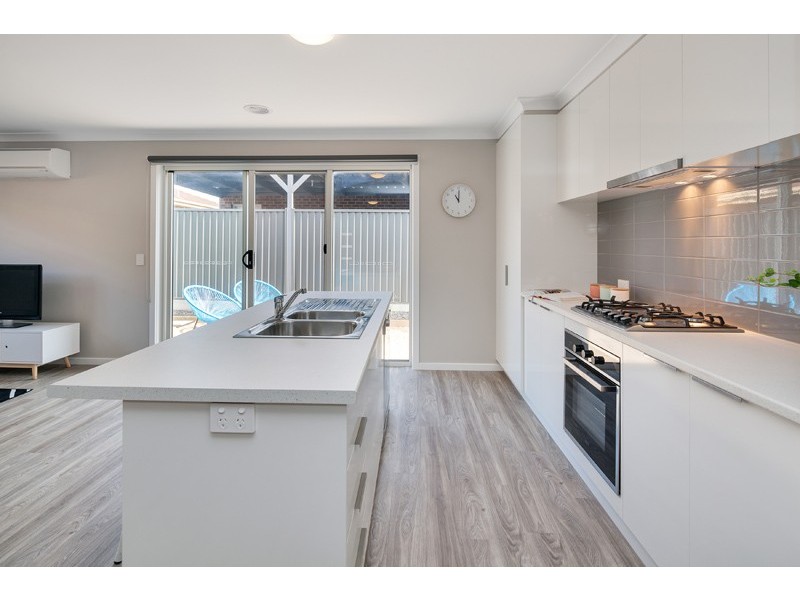 1a/8 Thompson Street, Brown Hill VIC 3350