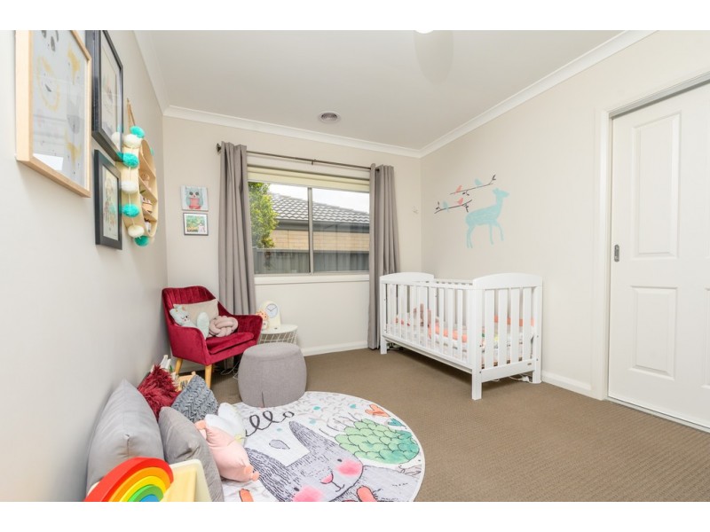 4 Hereford Close, Delacombe VIC 3356