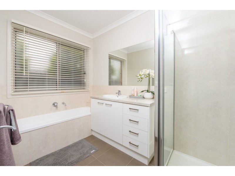 4 Hereford Close, Delacombe VIC 3356