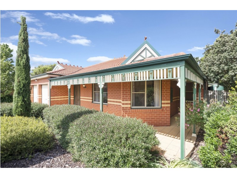 13 Robertson Drive, Alfredton VIC 3350