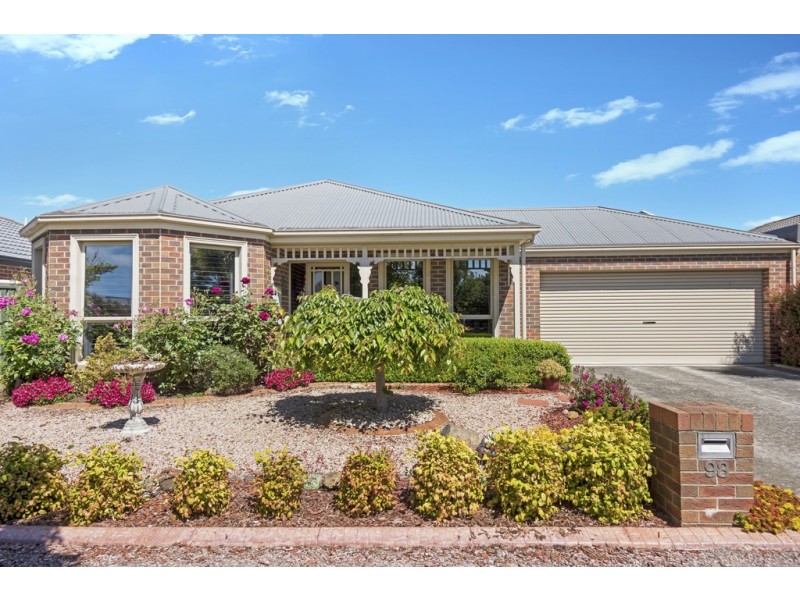 98 Stirling Drive, Lake Gardens VIC 3355