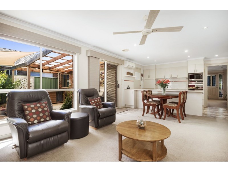 98 Stirling Drive, Lake Gardens VIC 3355