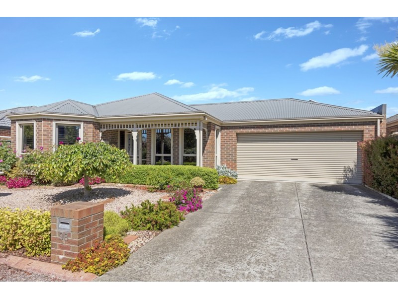 98 Stirling Drive, Lake Gardens VIC 3355