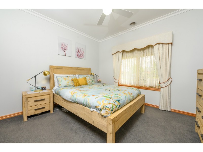 61 Stirling Drive, Lake Gardens VIC 3355