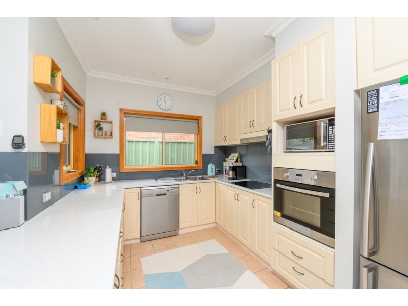 61 Stirling Drive, Lake Gardens VIC 3355