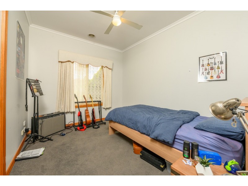 61 Stirling Drive, Lake Gardens VIC 3355