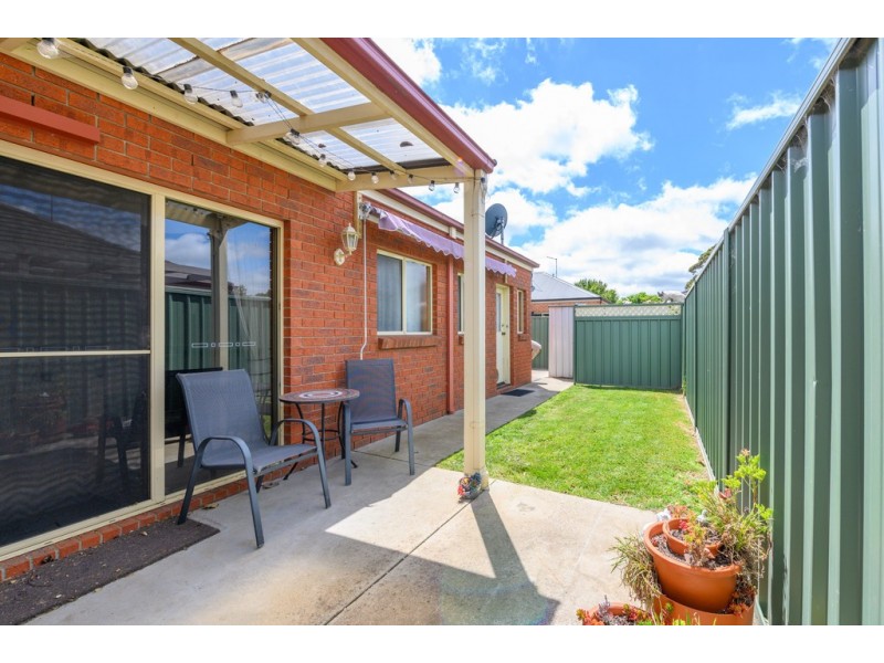 61 Stirling Drive, Lake Gardens VIC 3355