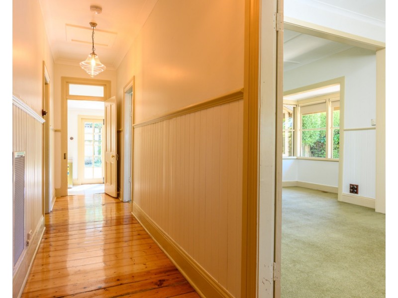 4 Doveton Crescent, Soldiers Hill VIC 3350