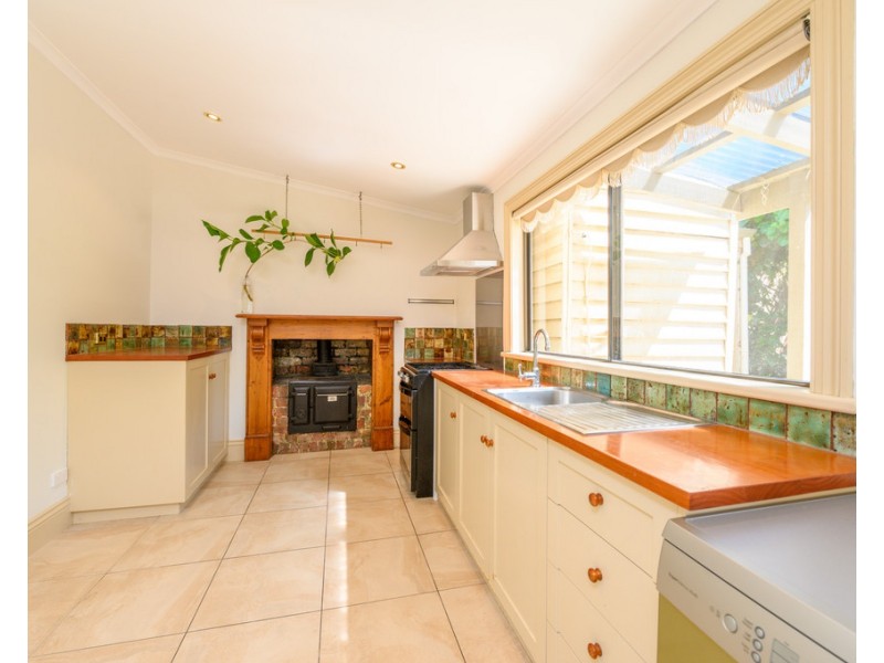 4 Doveton Crescent, Soldiers Hill VIC 3350