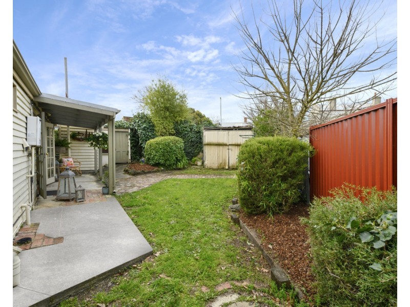 4 Doveton Crescent, Soldiers Hill VIC 3350