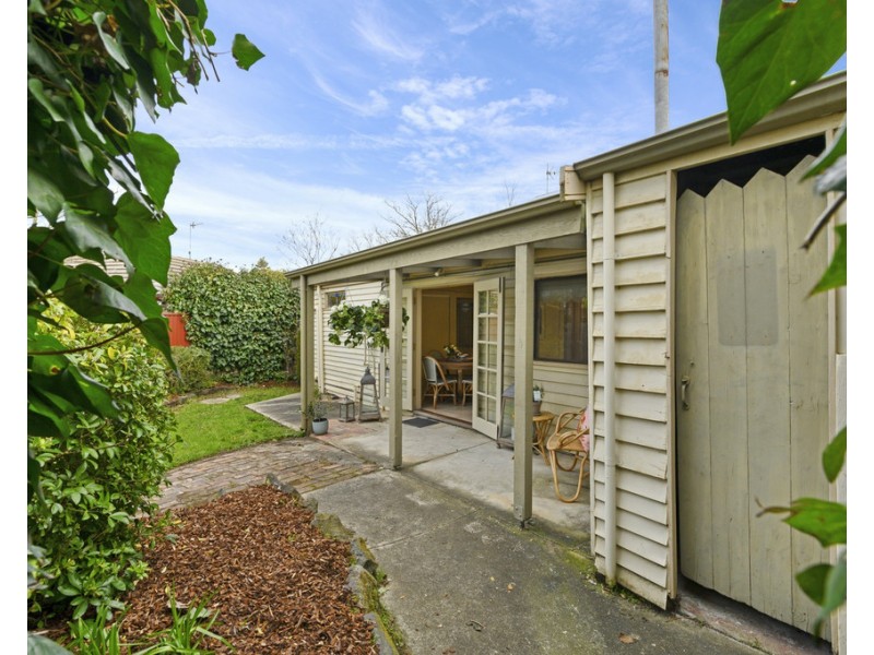 4 Doveton Crescent, Soldiers Hill VIC 3350