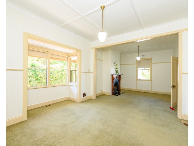 4 Doveton Crescent, Soldiers Hill VIC 3350