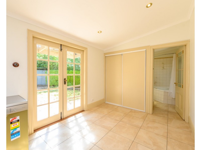 4 Doveton Crescent, Soldiers Hill VIC 3350